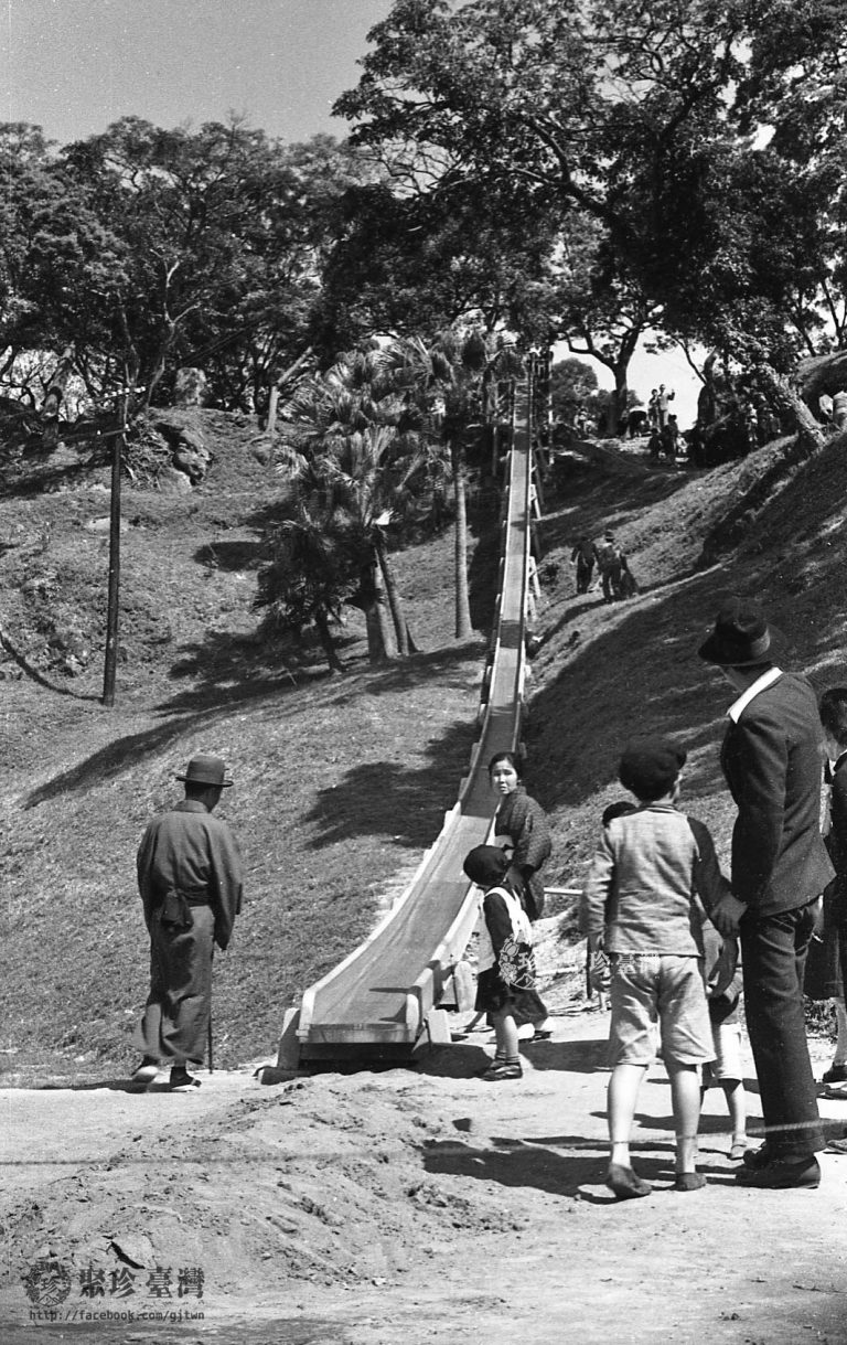 李火增拍攝日本時代圓山遊園地溜滑梯 聚珍臺灣